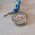 Cordão com pingente de Nossa senhora Aparecida e Catedral - Redonda