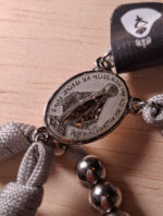 Terço em Paracord - Nossa Senhora das graças - Cinza/Prata - Imagem 5