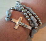 Terço em Paracord - Nossa Senhora das graças - Cinza/Prata